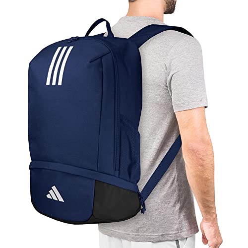 Adidas: mochila versátil y resistente para todo uso